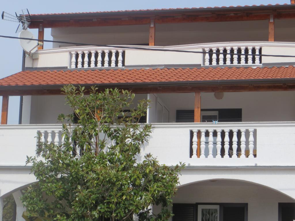 Apartments Gloria Biograd Na Moru Exterior foto